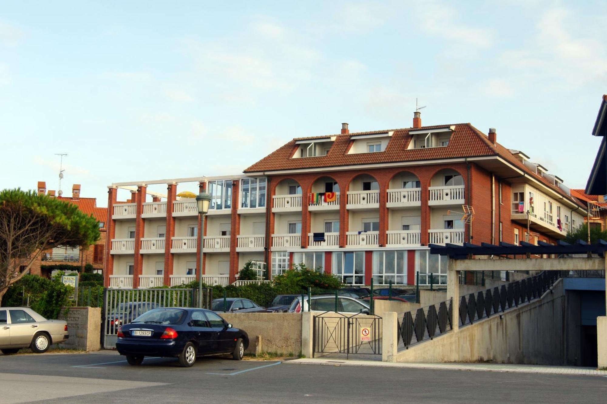 Hotel Torre Cristina Noja Exterior photo