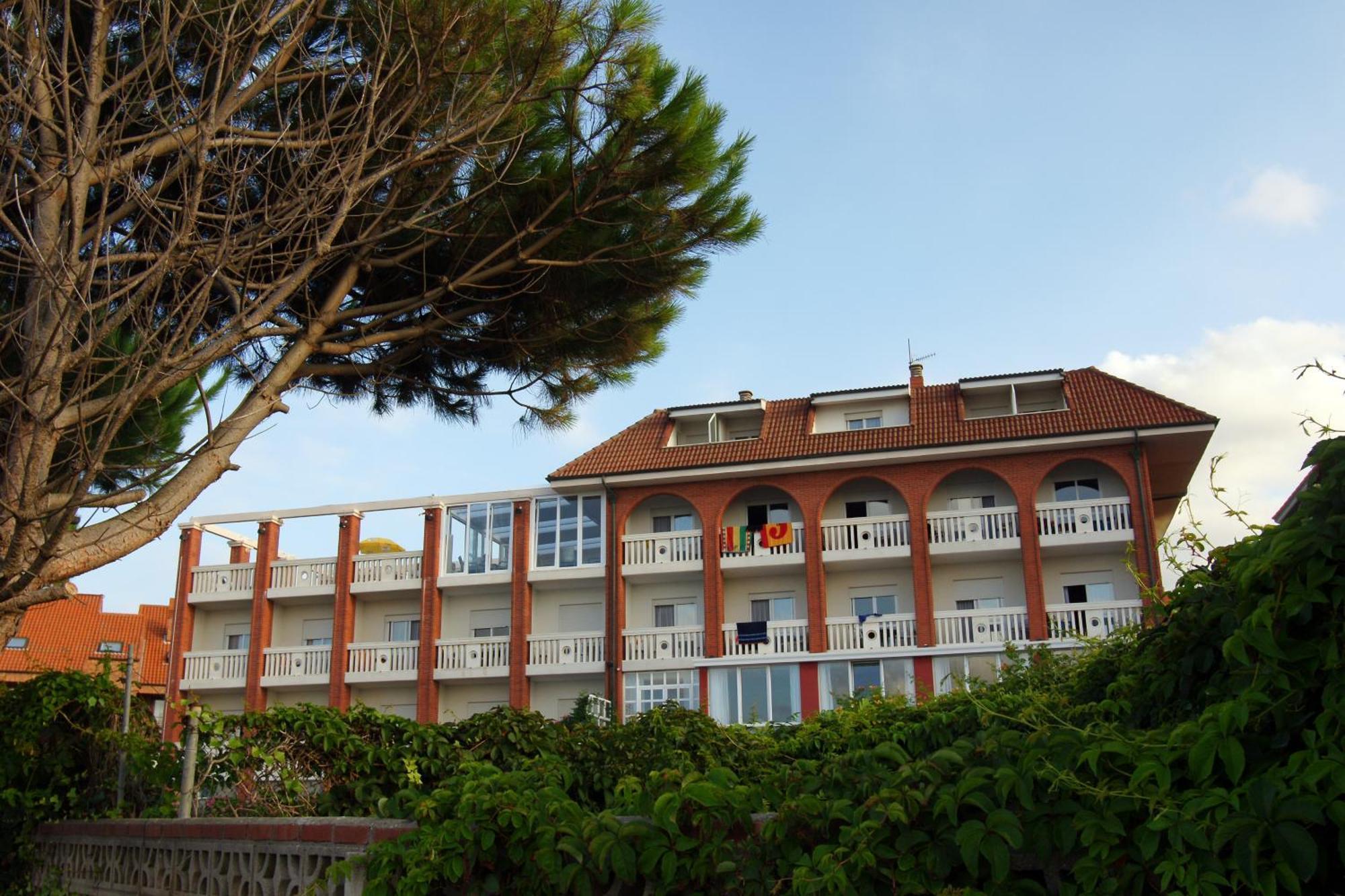 Hotel Torre Cristina Noja Exterior photo